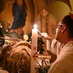 Osternachtsfeier mit Weihbischof Turnovszky